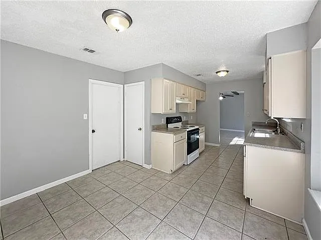 213 Chess Dr — Photo 5