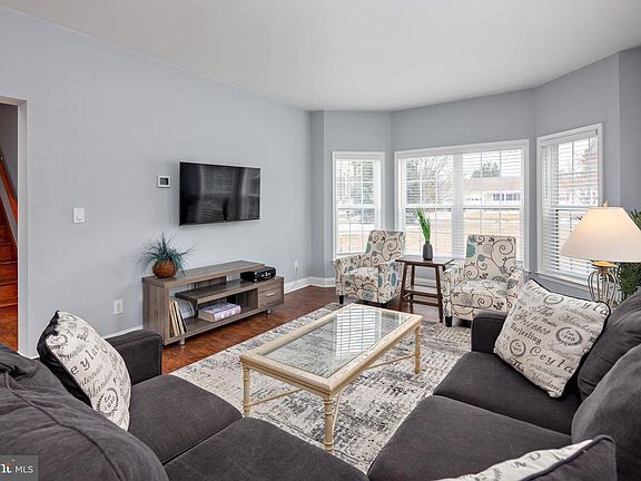 3rd image of 326 Caroline Rd