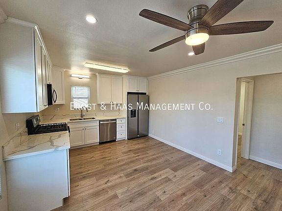 3rd image of 4240 N Lakewood Blvd APT 5