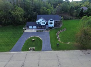 9655 Barton Trl, Inver Grove Heights, MN 55077