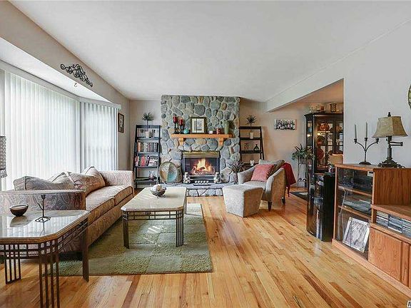 5th image of 4 Heritage Ln
