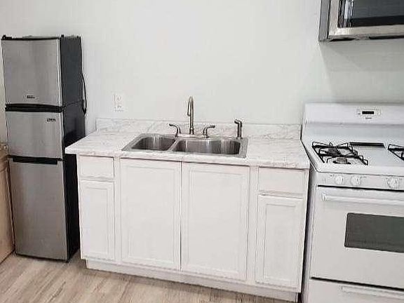 5th image of 1779 Waters Ave