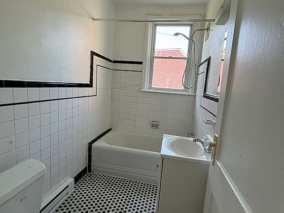 5th image of 100 E 28th St APT A