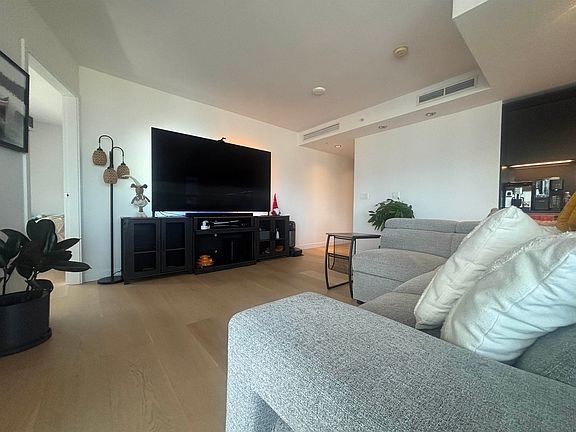 3rd image of 1289 Hornby St #3502