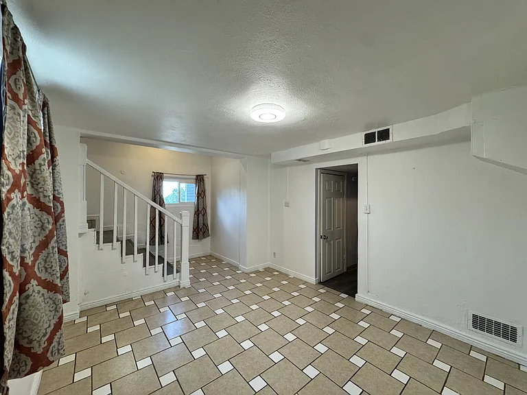 2745 W Archer Pl — Photo 20