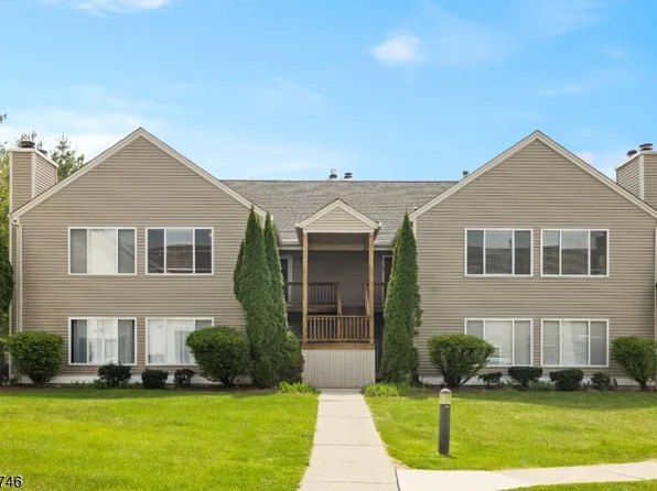 66 Falcon Ridge Way N, Hamburg Boro, NJ 07419