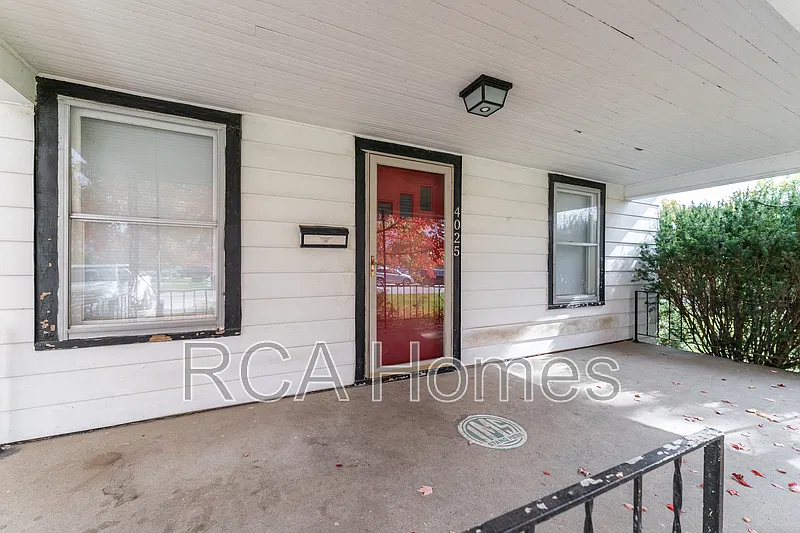 2 bed, 1.0 bath, $1,300 — Photo 2
