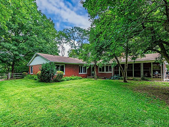 5th image of 8 Kentwood Dr