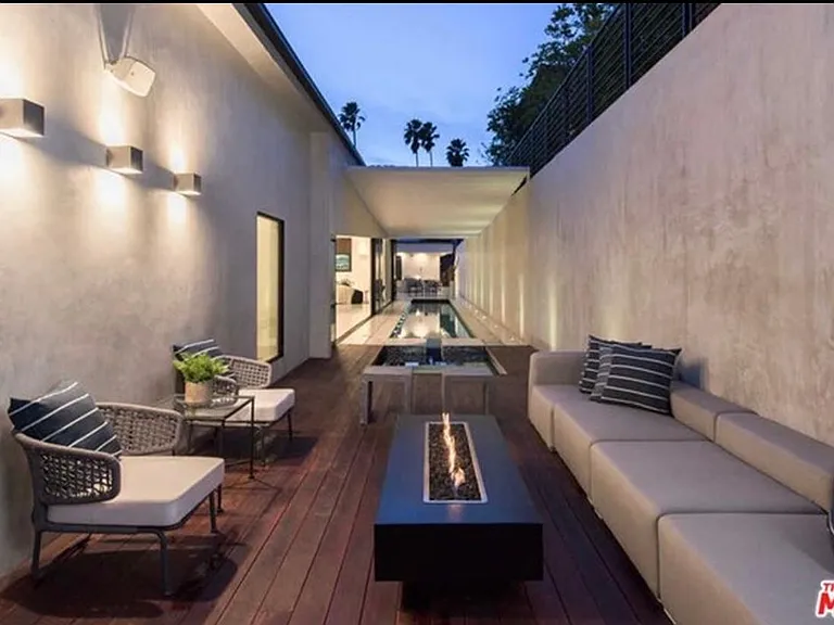 2084 Vine St — Photo 16