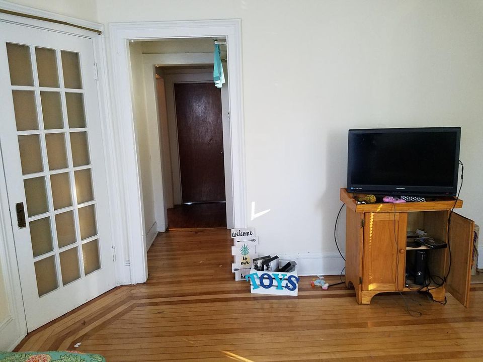 2nd image of 96 Market St APT 4