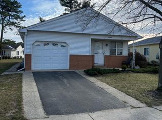 19 Lismore Dr, Toms River, NJ 08757