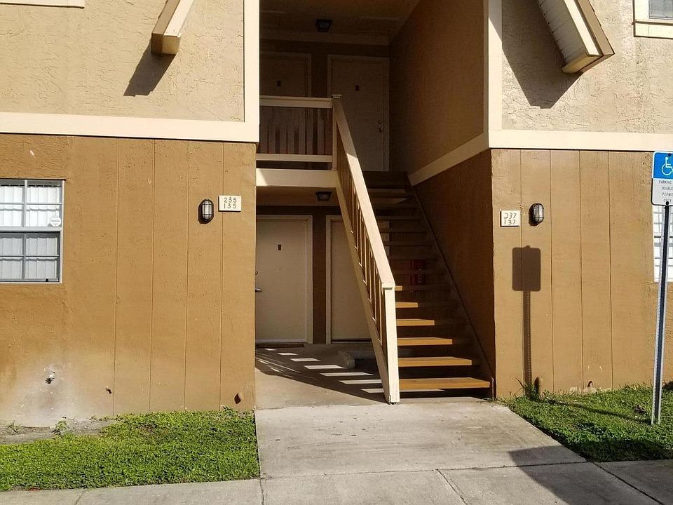 1st image of 137 Bristol Ct #137