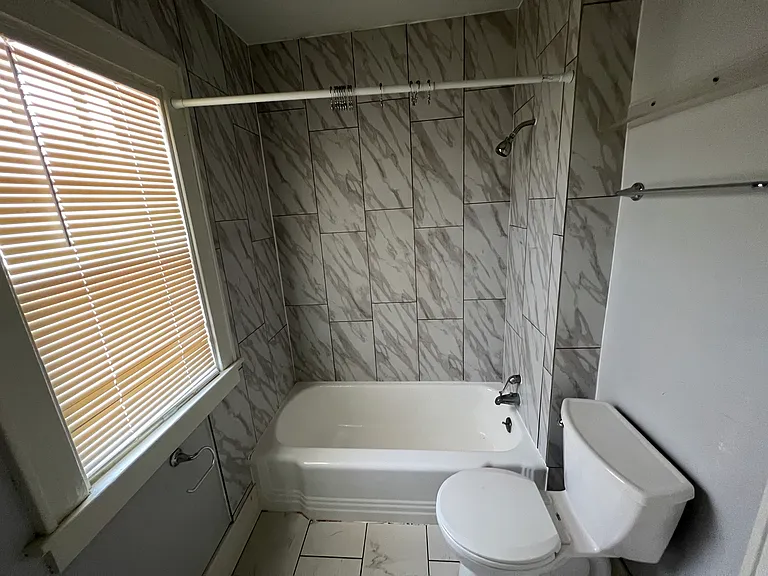302 Congress Ave — Photo 16