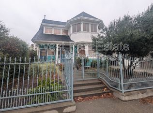 1018 E 17th St, Oakland, CA 94606