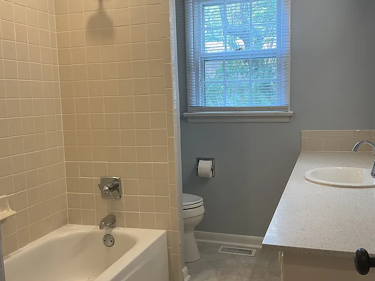 826 E Lakeside Dr — Photo 12