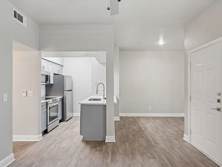 Larkin Apartment Homes — Photo 102
