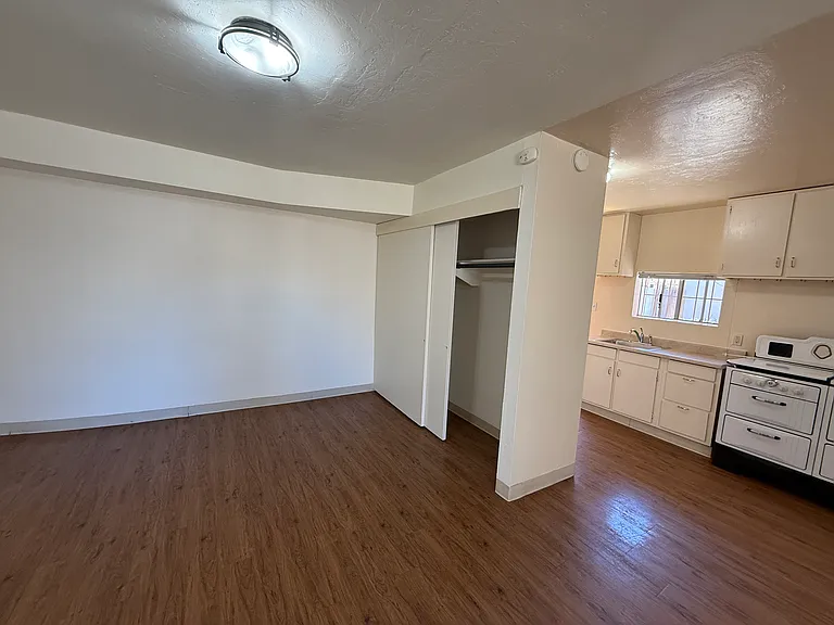 220 Juniper St #19 — Photo 7