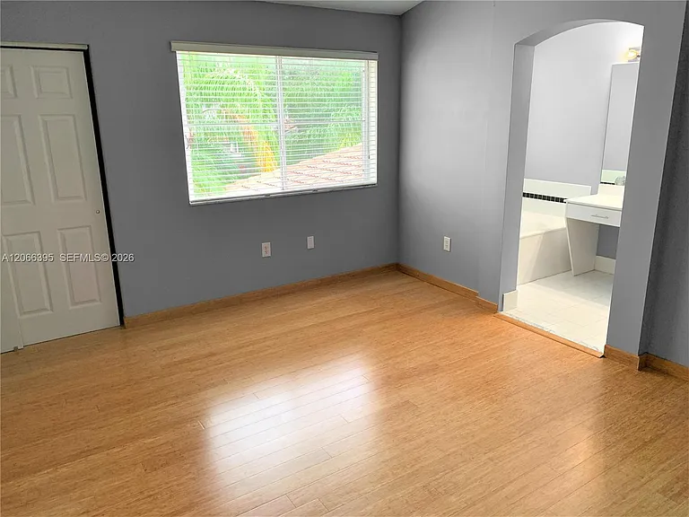 1130 Buttonwood Ln #- — Photo 5