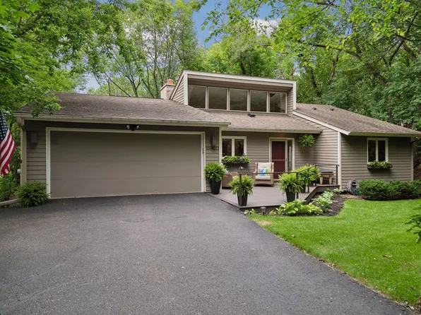 15900 Highwood Dr, Minnetonka, MN 55345