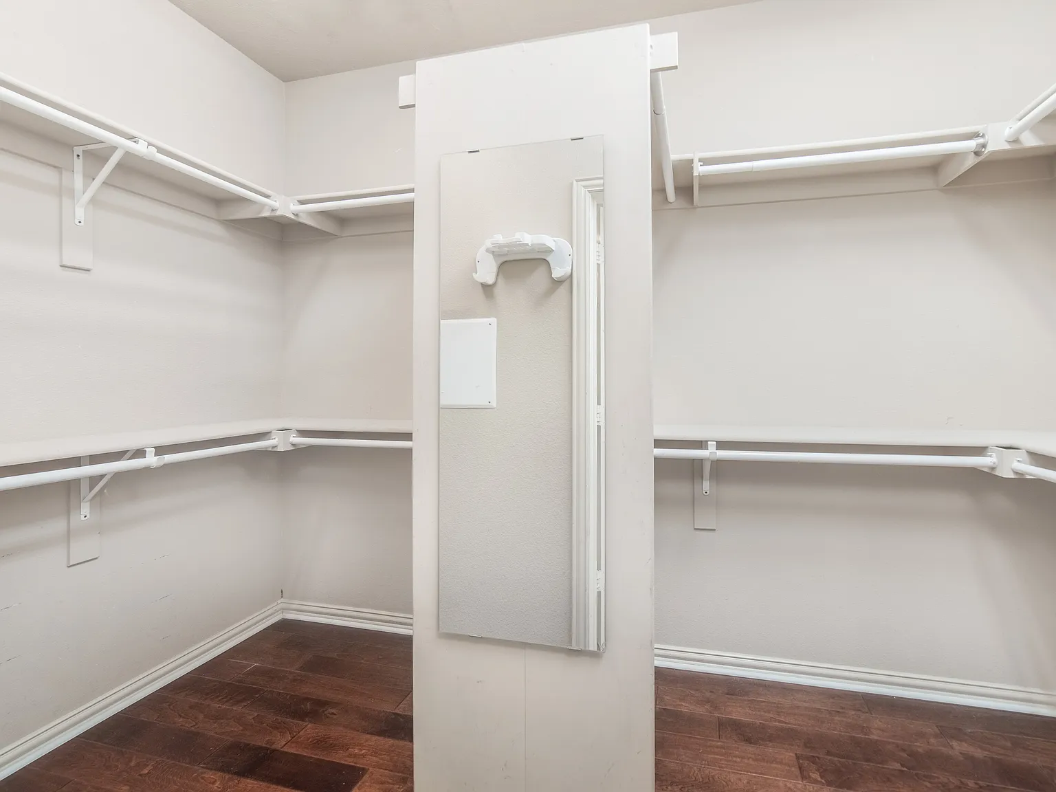 4 bed, 2971 sqft, $3,700 — Photo 4