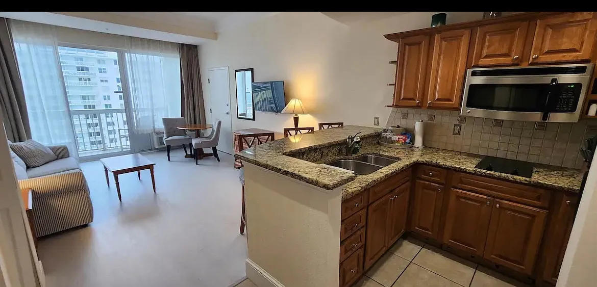 1 bed, 702 sqft, $1,800 — Photo 2