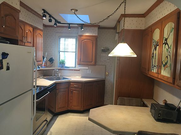 2nd image of 42 Douglas Ave