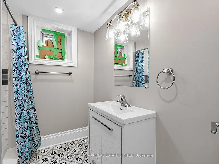 1 Kingswood Rd #R — Photo 23