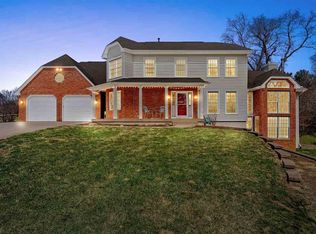 942 Bluffwood Dr, Iowa City, IA 52245