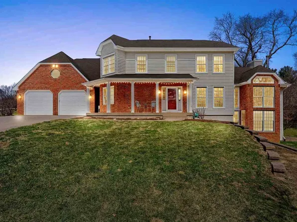 942 Bluffwood Dr, Iowa City, IA 52245