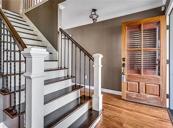 3rd image of 716 Willow Oak Ln