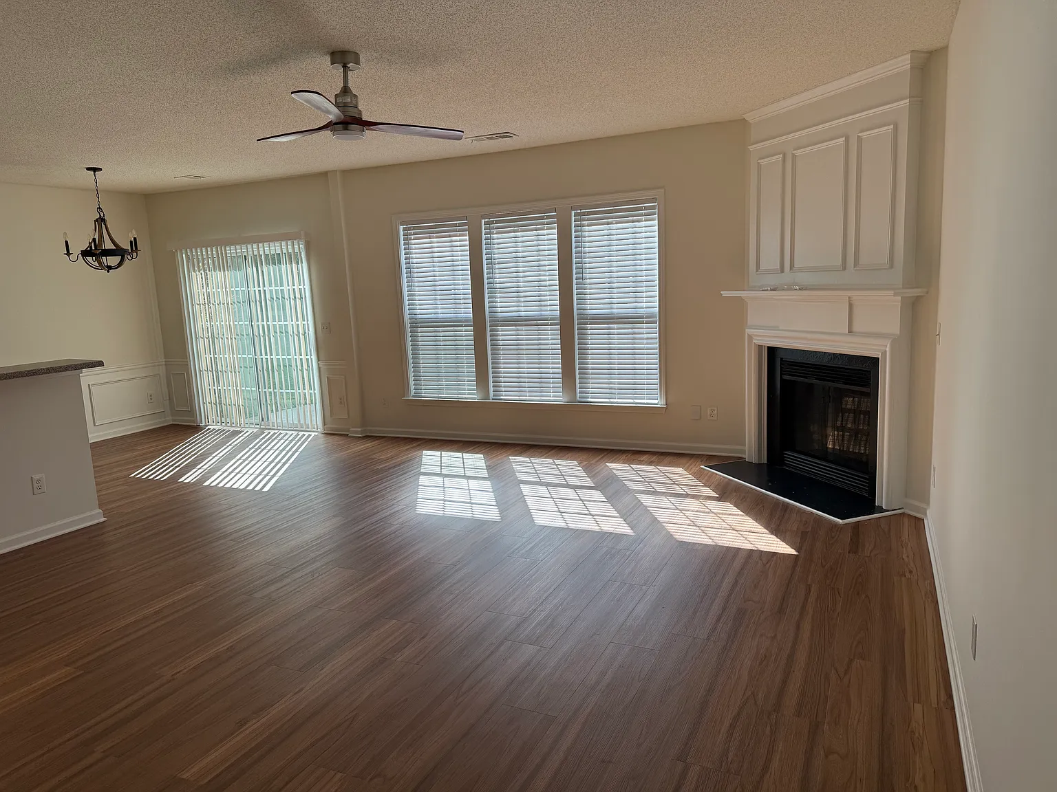 3 bed, 1720 sqft, $2,450 — Photo 3