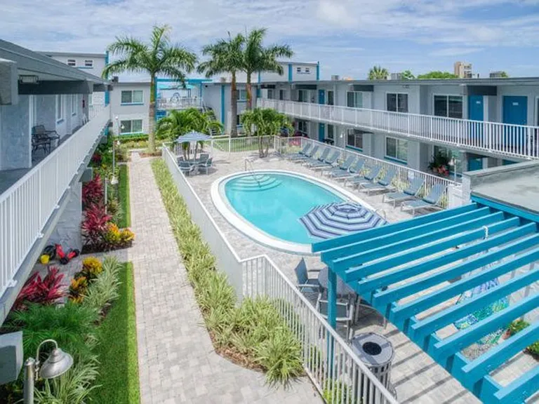 Bayside Villas Apartments — Photo 8