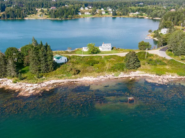 9 Store Point Road, Swans Island, ME 04685