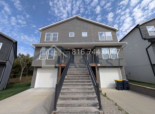 1230 NW 77th St, Kansas City, MO 64118