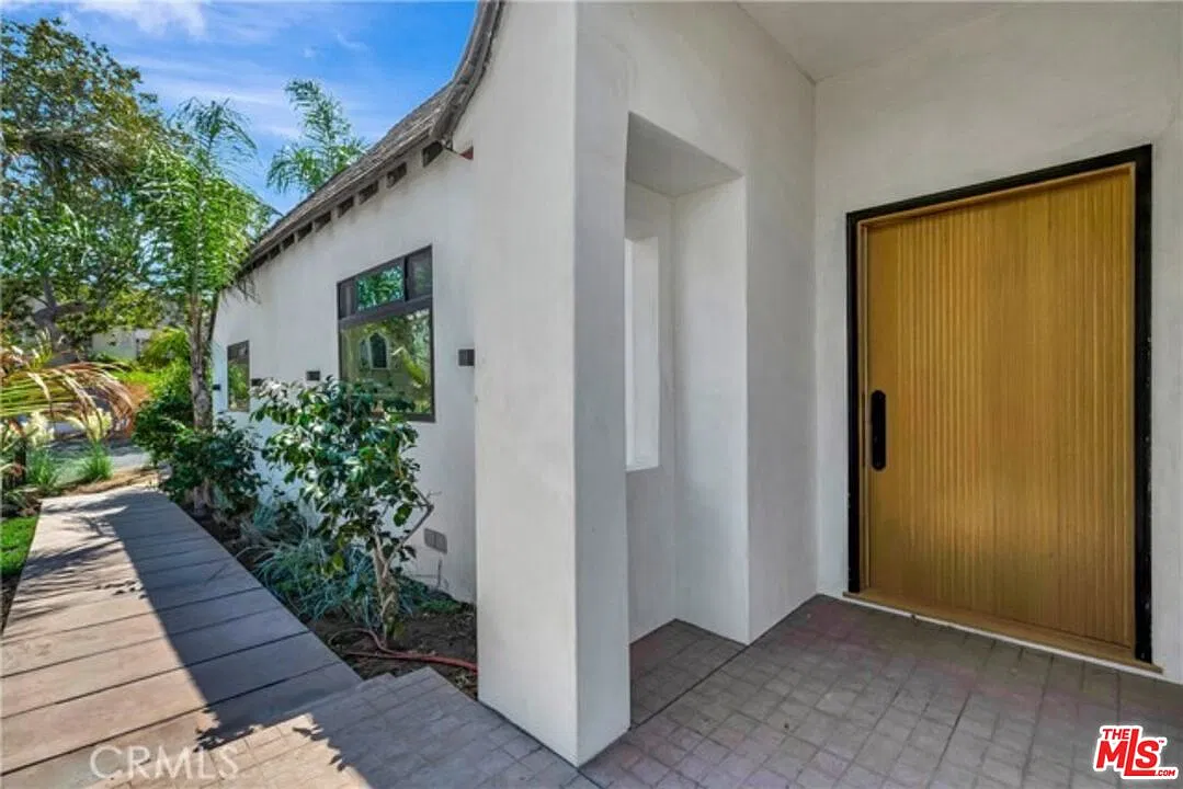 4 bed, 3.0 bath, 2700 sqft, $13,500 — Photo 2