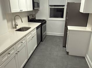 61-19 224th St #4B, Oakland Gardens, NY 11364