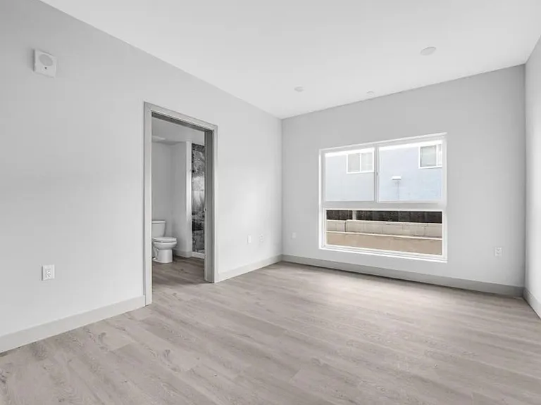 7040 Woodman Ave #107 — Photo 11