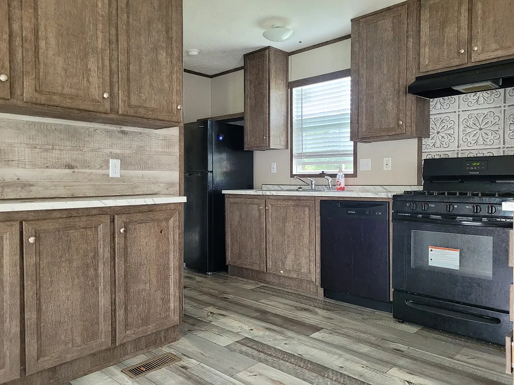 3 bed, 1056 sqft, $999 — Photo 4