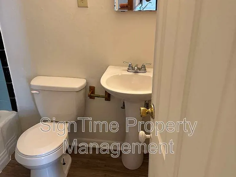 38 E Franklin St #4 — Photo 5