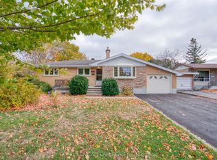 12 Oakview Ave, Ottawa, ON K2G3A1