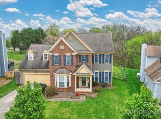 8813 Elkins Park Dr, Matthews, NC 28105
