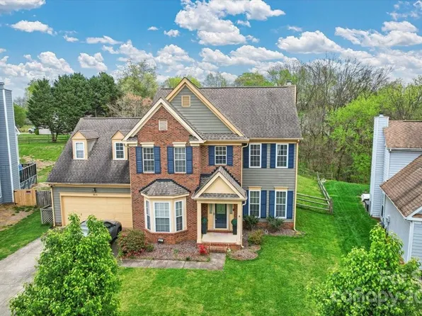 8813 Elkins Park Dr, Matthews, NC 28105