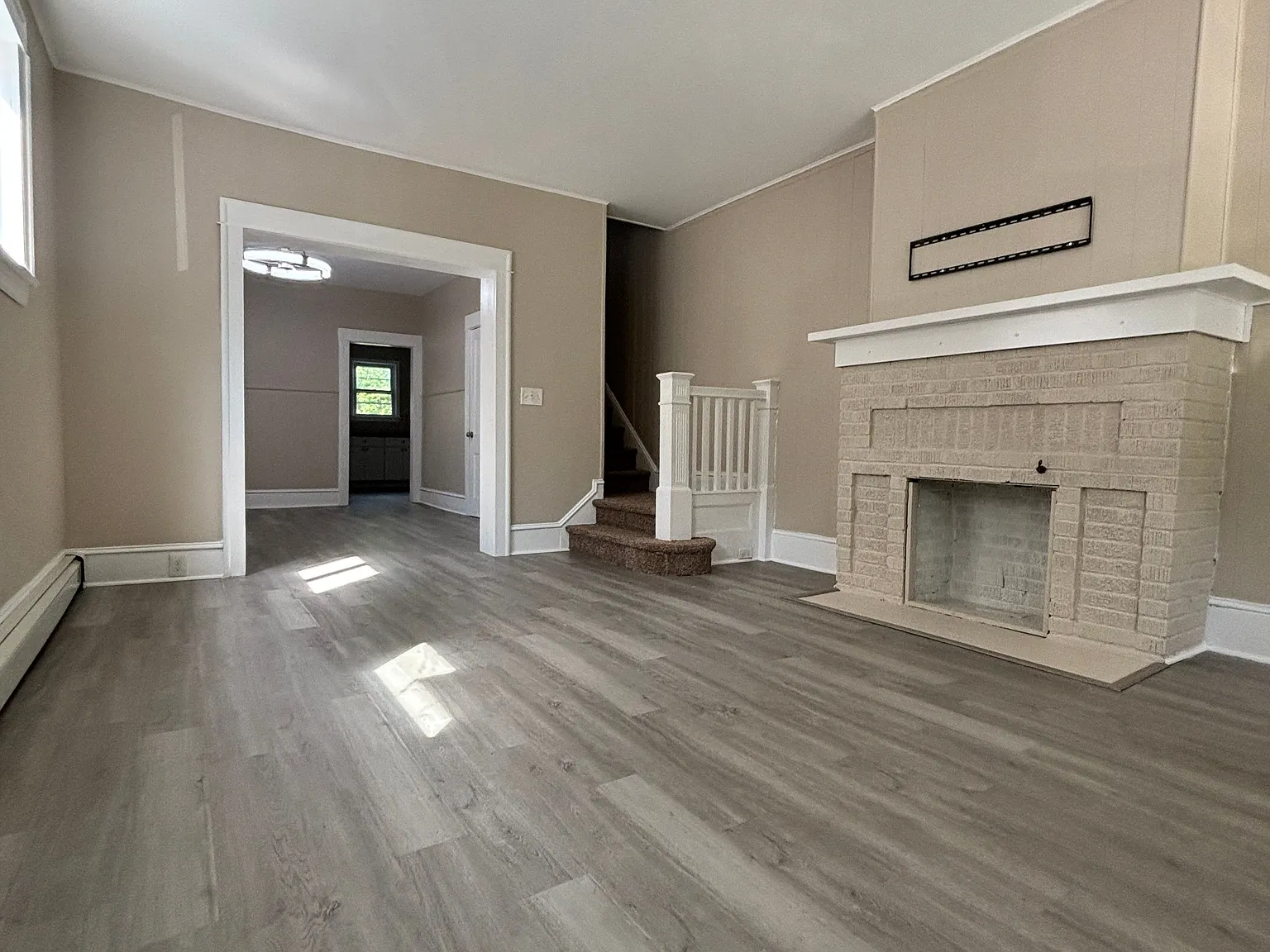 Sharp 4 Bedroom Near Cadwalader Park — Photo 3