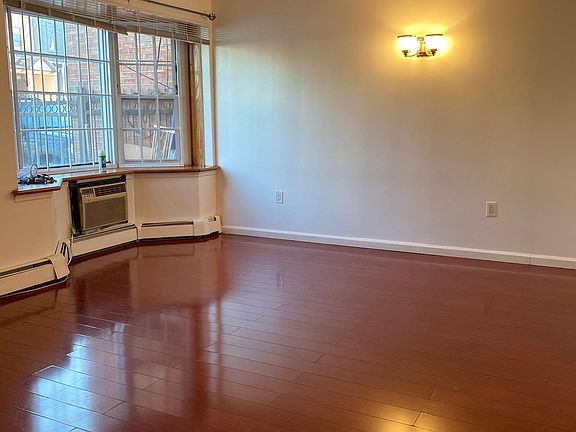 2nd image of 1423 Vyse Ave APT 1