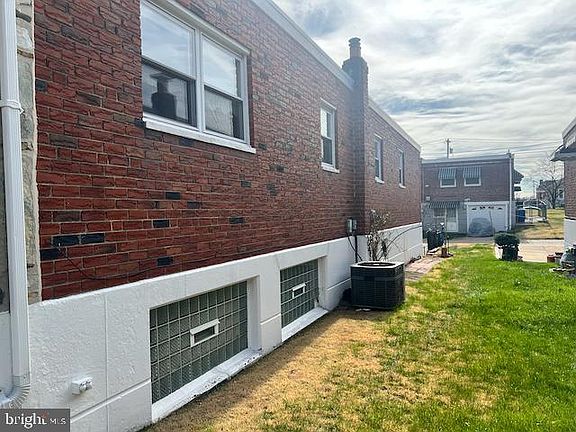 4th image of 8863 E Roosevelt Blvd