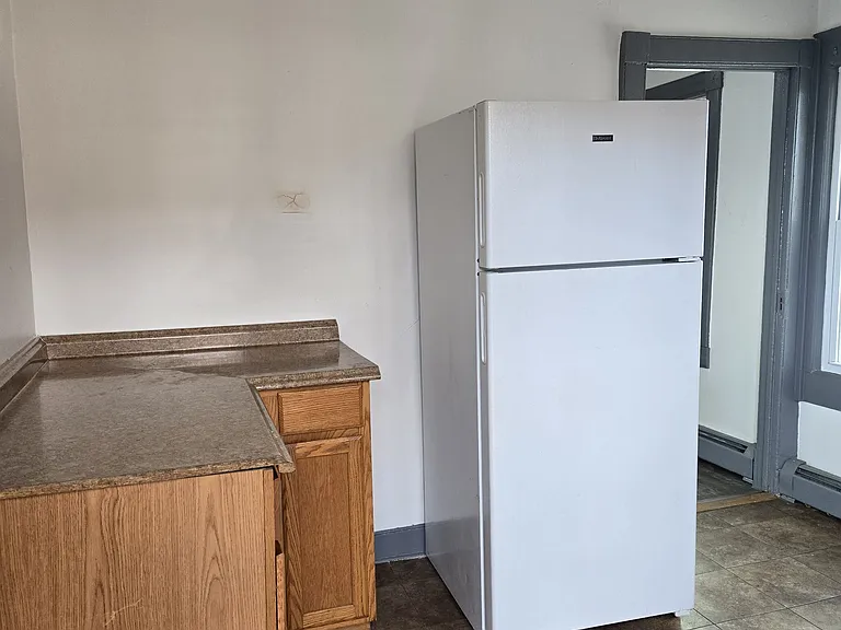 95 Catharine St #2 — Photo 3