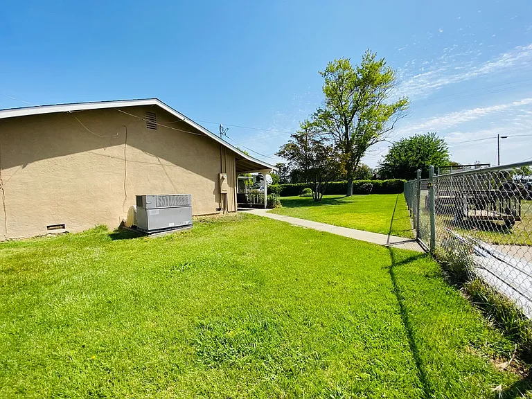 9635 Titan Rd — Photo 31