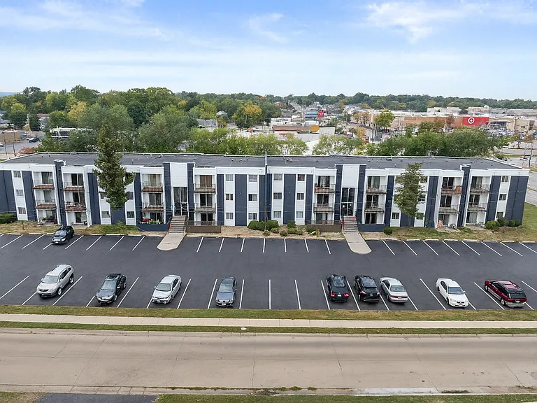Crossroad Apartments — Photo 1