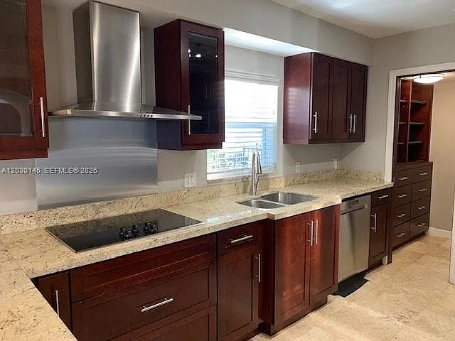 423 Alhambra Cir — Photo 11