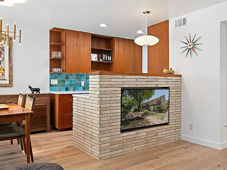 500 E Riverside Dr — Photo 4